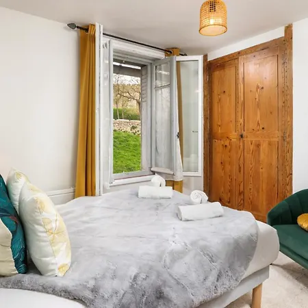 Le Pied A Terre De La Cite - Parking Au Pied De La Cite